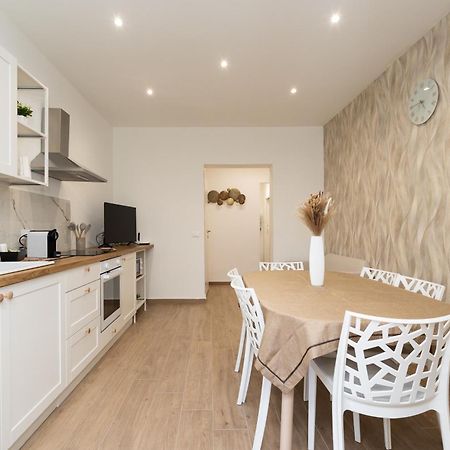 Ludo Holiday House - Charming Con Patio A Due Passi Dalla Cattedrale Palermo Exterior foto